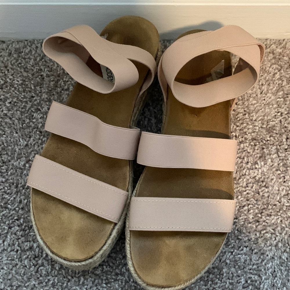 Cream Steve Madden platform sandals, size 11